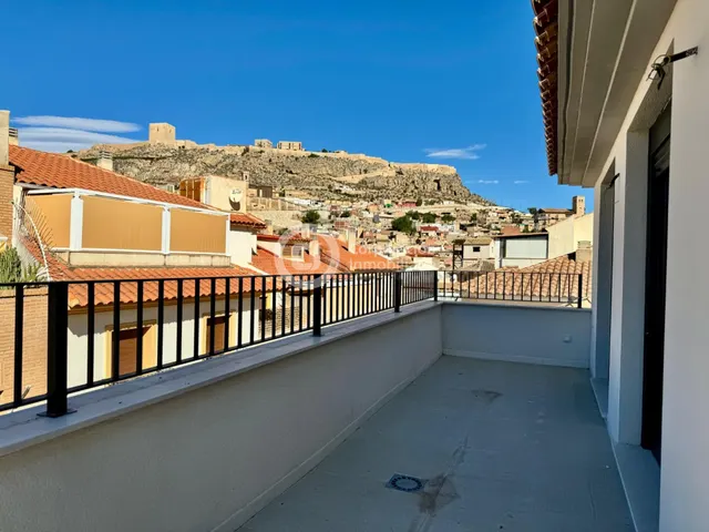Ático de 2 dormitorios con 2 terrazas en el centro de Lorca