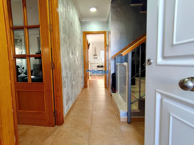 Mucho más que una casa: espacio, piscina y dos estudios inde - foto 3