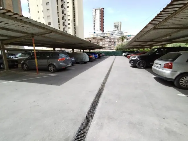 Apartamento de esquina con 2 dormitorios y terraza acristlada en 1 Linea playa Levante. — 32