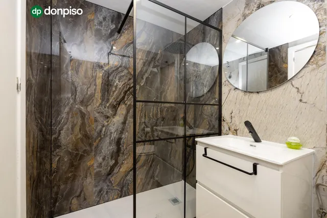Planta baja con terraza privada, 3 dormitorios, 2 baños y garaje — 14
