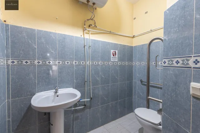 Local comercial en el zaidin, junto avda. dilar. — 22