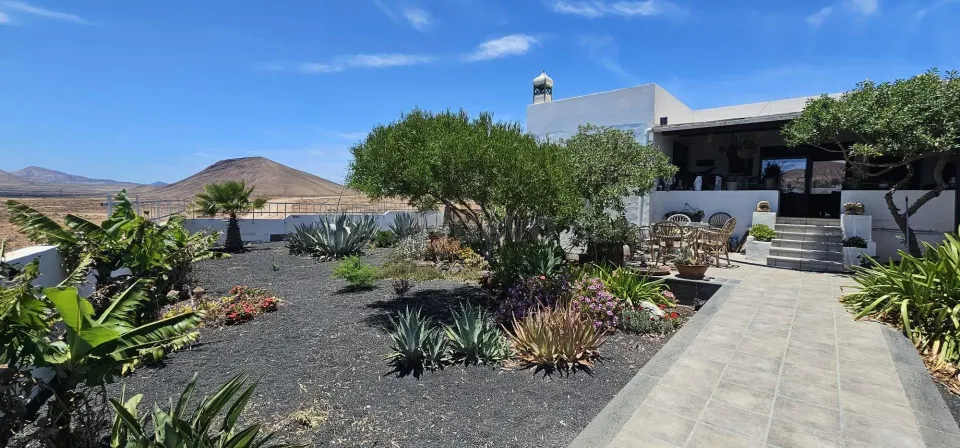 Finca independiente con jardín privado y vistas abiertas en Las Cabreras, Lanzarote.