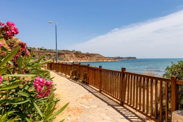 Chalet Adosado con Vistas al Mar en Aguamarina — 22
