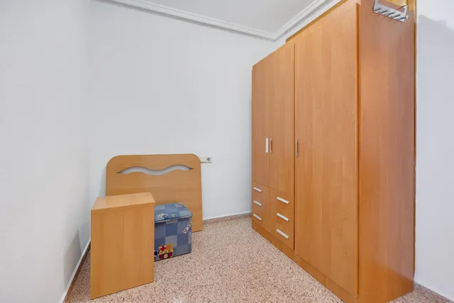 4 Dormitorios 2 baños  vivienda grande — 25