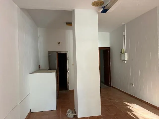 Alquiler de local comercial en el centro , próximo a la plaza circular — 5