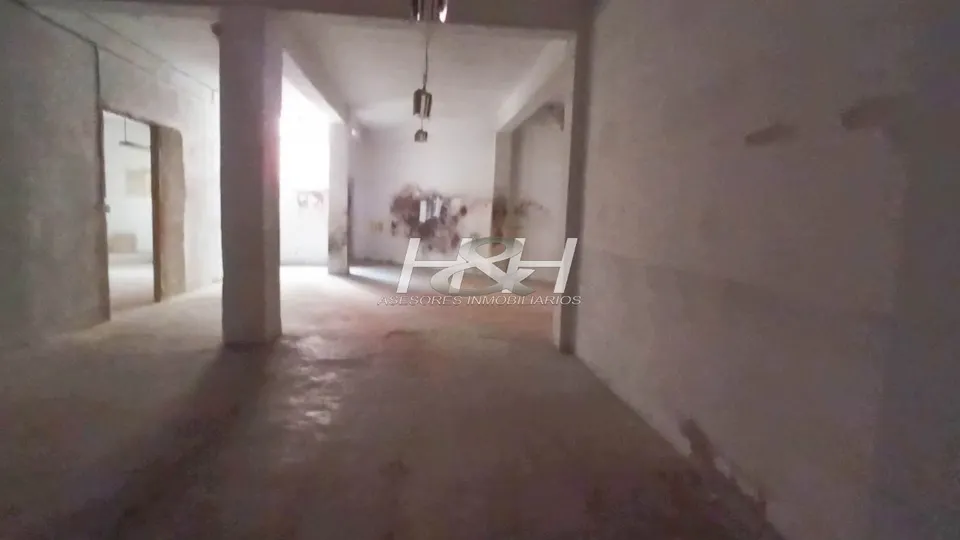 Local espacioso junto al Empalme. / HH Asesores, Inmobiliaria en Burjassot/