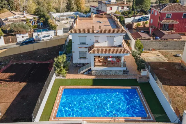 ELEGANTE  CHALET  EN URB. MOLINO ALTO DE OTURA!!! — 2