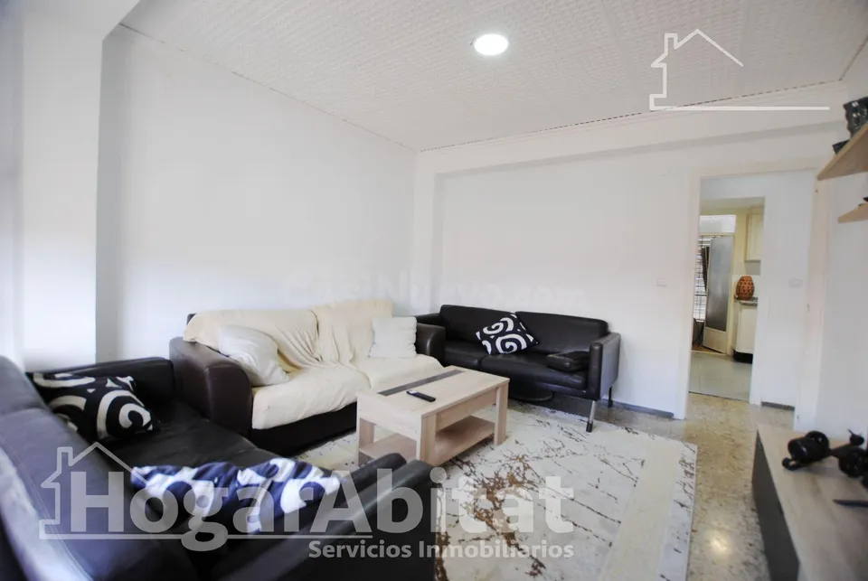¡gran oportunidad! muy amplio de 4 dormitorios, con balcón junto av beniopa