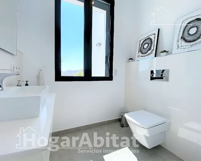 CHALET SEMINUEVO CON PISCINA, GARAJE Y VISTAS DESPEJADAS — 28