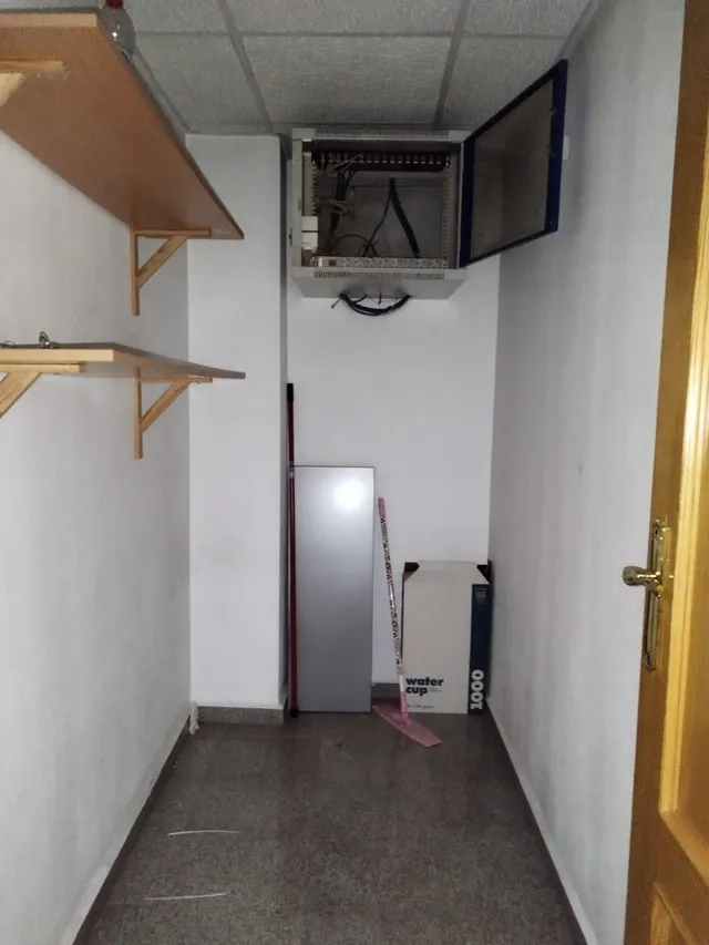 ENTRESUELO PARA OFICINAS JUNTO CENTRO COMERCIAL VEGA PLAZA — 35