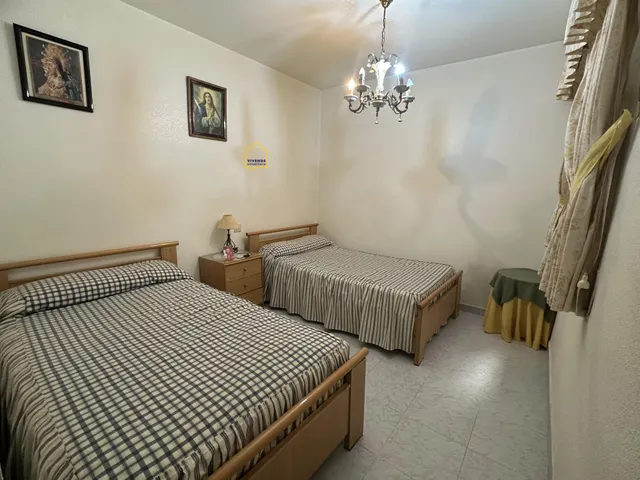 Piso de 4 dormitorios, patio y garaje a la venta en Cervantes — 26