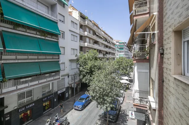 ✨ EXCLUSIVO PISO DE 253 m2 EN GRANADA CENTRO – 2.800 €/MES DE RENTABILIDAD — 7
