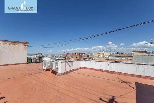 Magnífico piso con plaza de garaje junto a Catedral. — 24