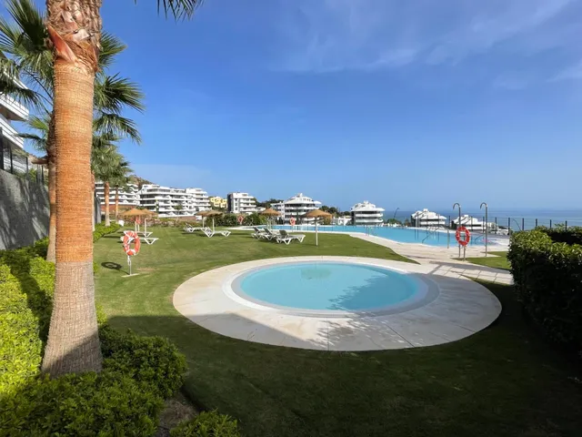 En venta: Espectacular ático de 2 dormitorios con jacuzzi privado y licencia de alquiler vacacional en Higuerón West, Costa del Sol — 48