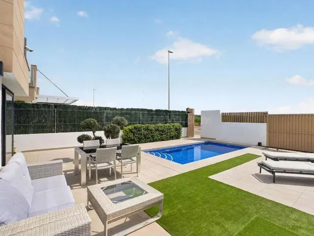 VILLA MODERNA CON PISCINA PRIVADA Y SOLARIUM EN LA AZOTEA | EL RASO, GUARDAMAR — 3