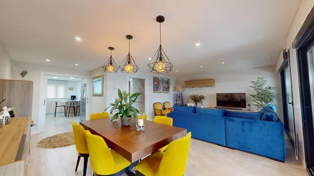 ARGANCE INMOBILIARIA presenta este EXCLUSIVO CHALET ADOSADO 