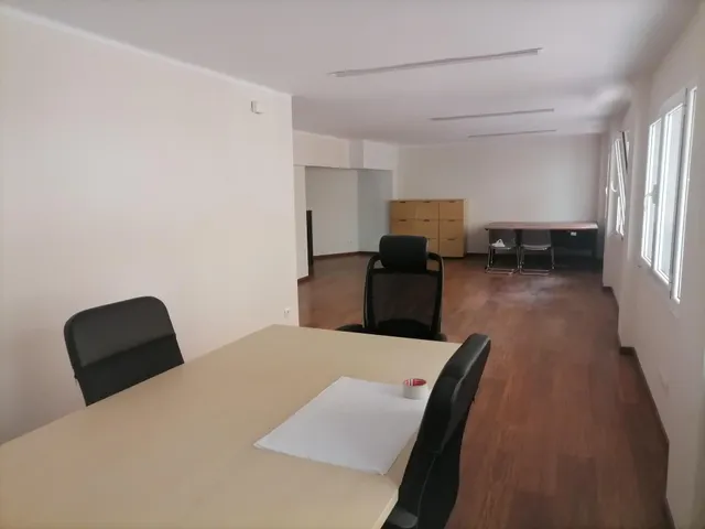 Amplia Oficina Reformada en el Corazón de Ponferrada — 3