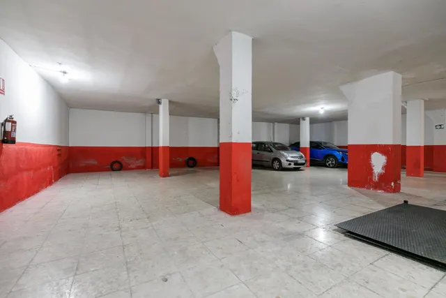 Local Comercial con 254 metros cuadrados junto a Carretera de la Sierra. — 2