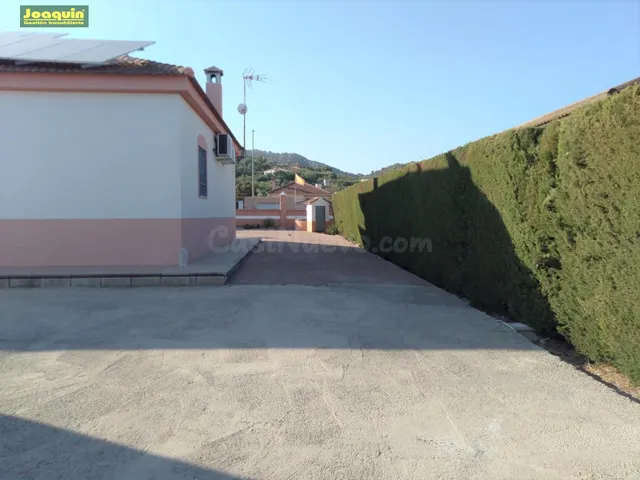 PARCELA NO HIPOTECABLE CON CASA Y PISCINA - foto 3