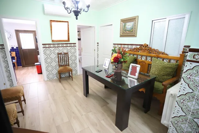 Casa en planta baja para entrar a vivir con 3 dormitorios, cocina amplia, salón, comedor, 2 patios y lavadero — 9