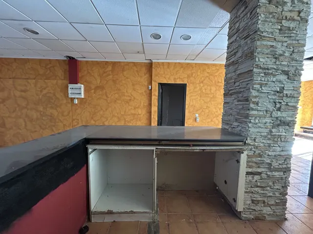 Local comercial 140m² en venta - Villamartin — 14