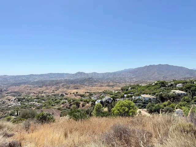 Terreno agrícola con vistas a mar y montaña en Mijas - foto 3
