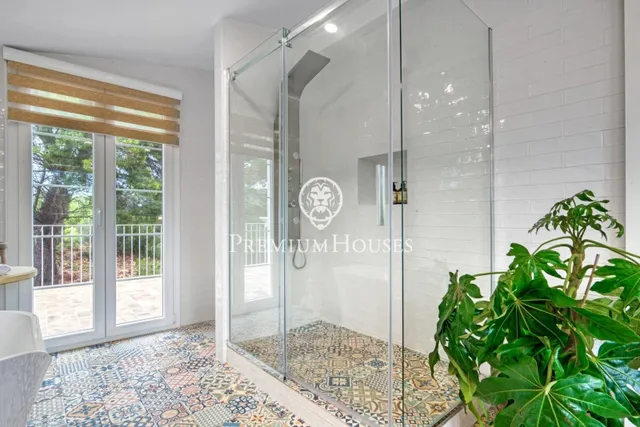 Casa con piscina y jardín en Sant Jordi d'Alfama — 33