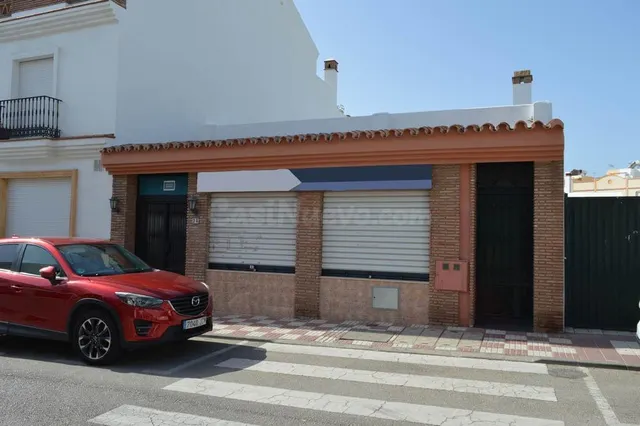 GRAN LOCAL COMERCIAL EN CANCELADA, ESTEPONA - foto 2