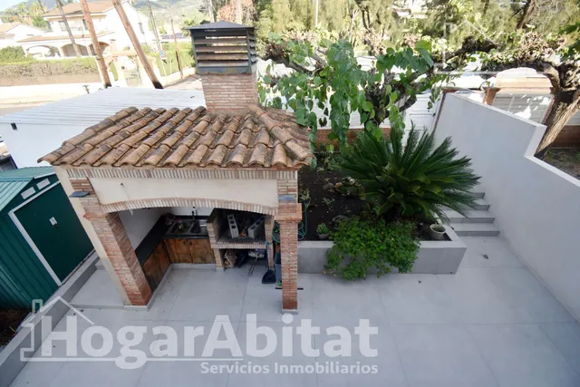 Atractivo chalet amplio con piscina privada, garaje y terraza, todo amueblado y cerca de la playa. — 20