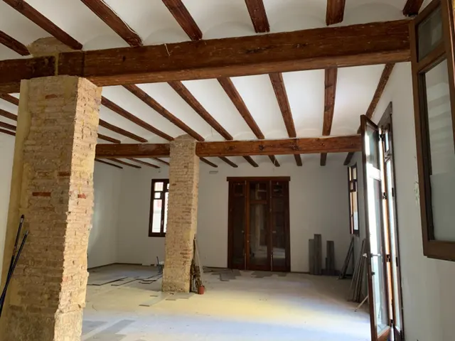 2 LOCALES,  EN EL CARMEN (PLAZA SANTA CRUZ) PARA CONSTRUIR  2 MAGNIFICOS PISOS TURISTICOS, — 6