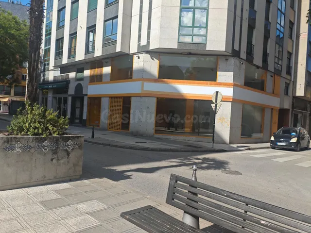 Amplio Local Comercial en el Centro de Ponferrada por solo € - foto 2