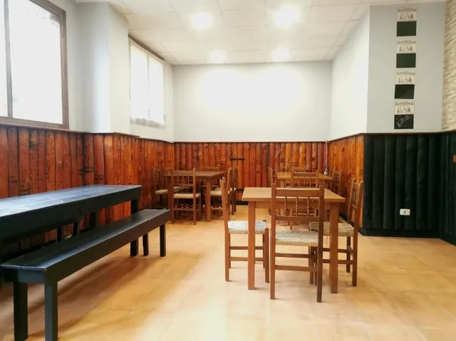 OPORTUNIDAD · LOCAL DE HOSTELERÍA LUMINOSO Y CON SALIDA DE GASES EN VIGO — 9