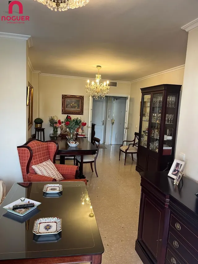 PISO ZONA ZOCO DE CUATRO DORMITORIOS , DOS BAÑOS , TERRRAZA Y  ASCENSOR — 18