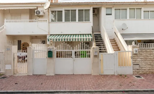 Bungalow en planta baja a 400 metros de la Playa de Los Náufragos — 7