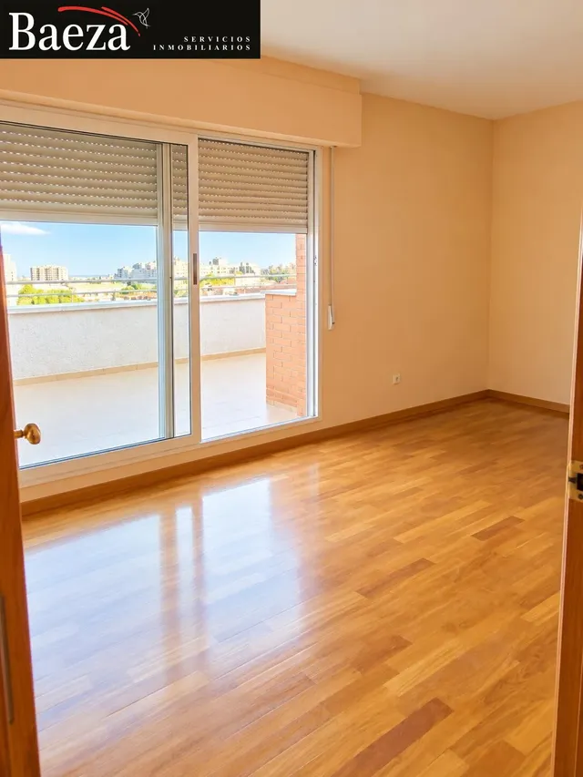 MAGNÍFICO ÁTICO CON GRAN TERRAZA EN PLANTA + GARAJE — 12