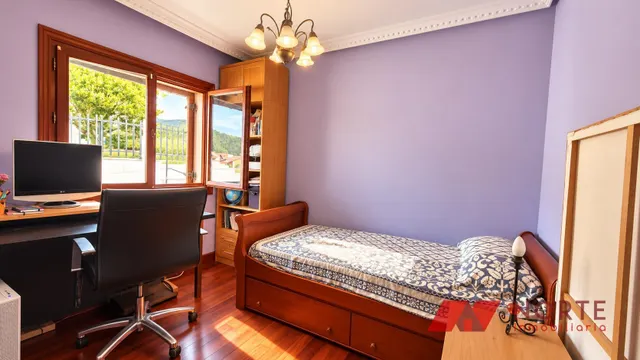 CASA REFORMADA CON JARDÍN Y PORCHE — 15