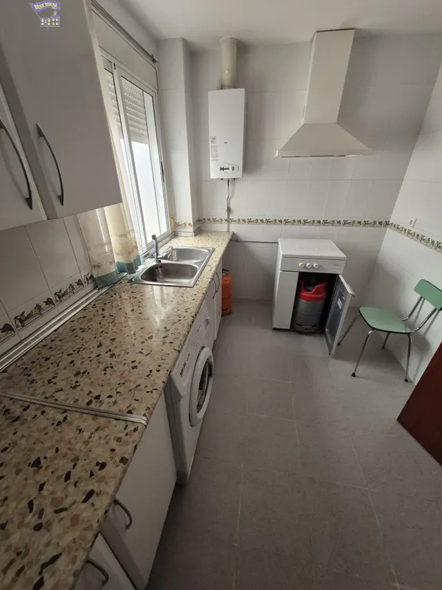 SE VENDE PISO POR LA ZONA CENTRO — 7