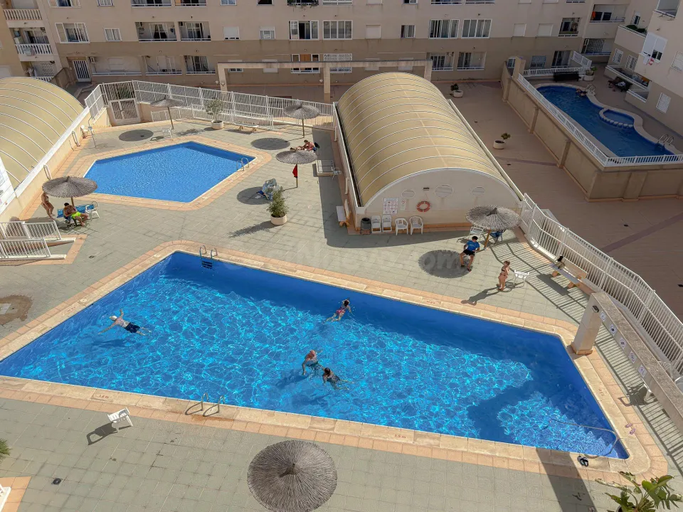 Centro! Encantador apartamento (Año 2003) con terraza confortable y vistas despejadas + 2 Piscinas comunitarias
