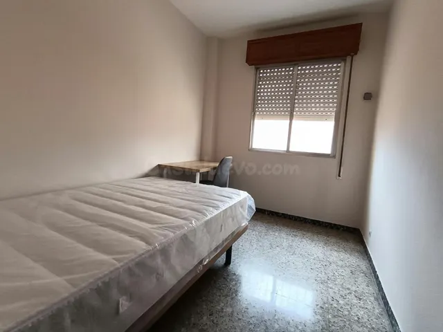 Amplio Piso en Alquiler por habitaciones para Estudiantes -  - foto 2