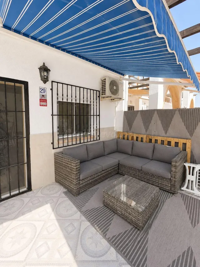 CASA ADOSADA DE 2 DORMITORIOS ORIENTADA AL SUR CON JARDÍN Y PISCINA PRIVADOS | TORREVIEJA — 5