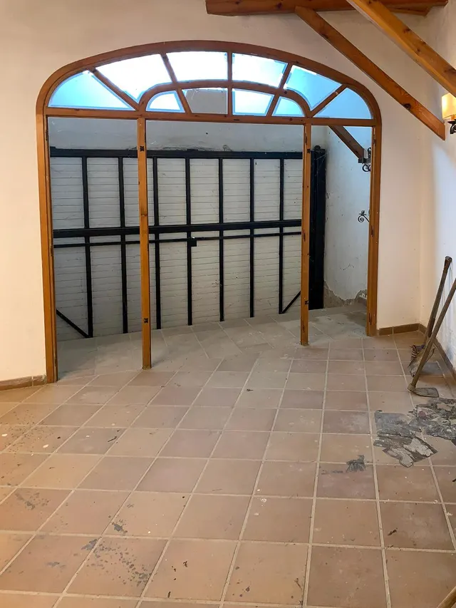Finca rústica singular en parcela de 2.296 m2 con piscina, amplio garaje y pista de tenis. — 47
