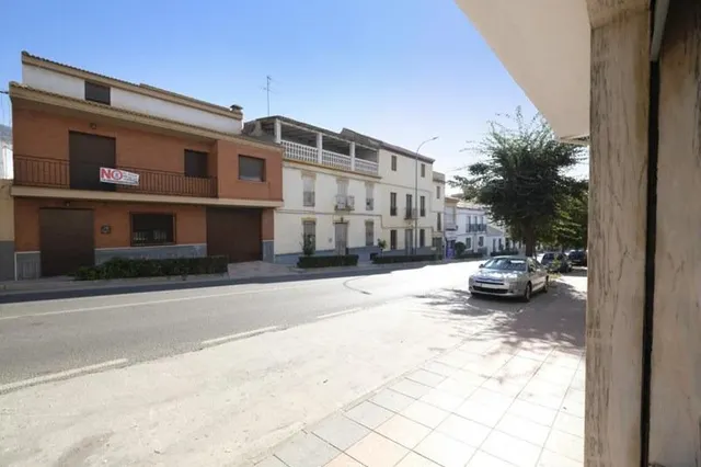 local comercial en avenida principal — 32