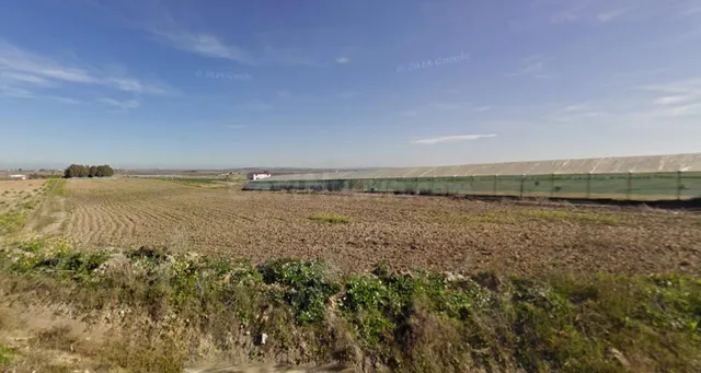 Terreno Rural en Rota con Invernaderos y Agua de Regadío