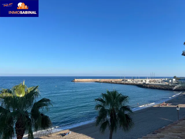 Impresionante Piso en Primera Línea de Playa en La Romanilla, Roquetas de Mar por €310.000 — 39