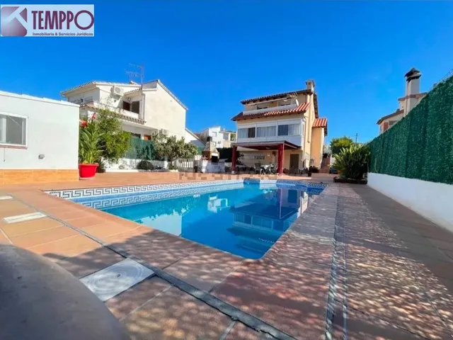 Chalet independiente con piscina privada, 5 dormitorios y pl