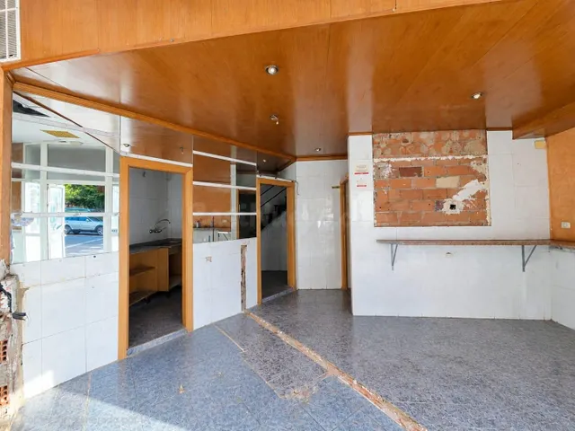 LOCAL COMERCIAL ESQUINERO - foto 4