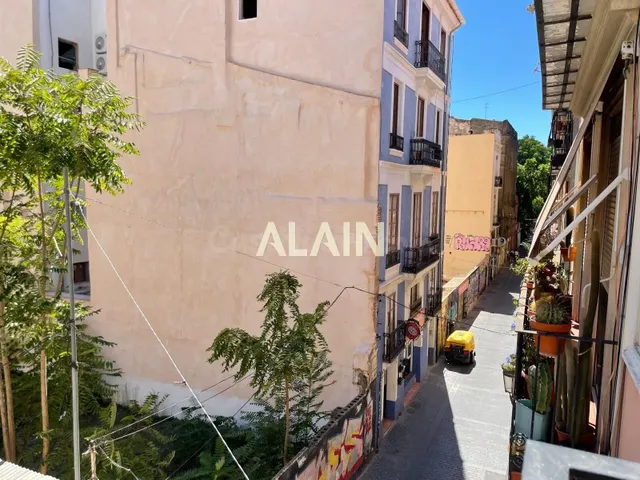 Piso nuevo a estrenar en pleno centro histórico de Valencia - foto 5