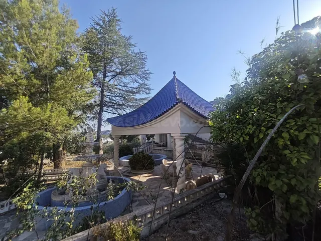 CAMPO EN LES PEDRERES CON PISCINA Y NAVE