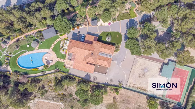 ¡Exclusiva VILLA con vistas y todo lujo de detalles! - foto 4