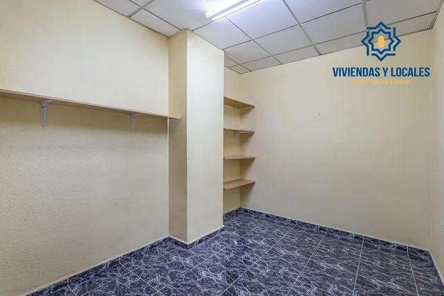 Local comercial en Pajaritos. — 25
